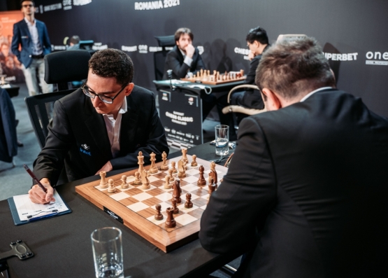 Shakhriyar Mamedyarov reușește a treia victorie consecutivă și devine liderul detașat la Superbet Chess Classic